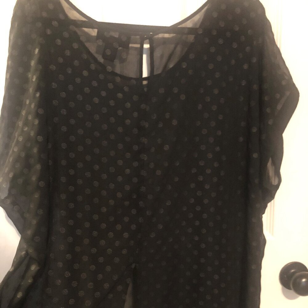 Lane Bryant black round neck keyhole button back and‎ split in back size 18/20 - Picture 5 of 6